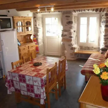 Independant 4 Pers. A Avec Cour, Proche Gorges De L'allier, Parking Prive, Animations. - Fr-1-582-193 Holiday home Rauret