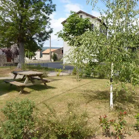 Indépendant 4 Pers. à Avec Cour, Proche Gorges De L'allier, Parking Privé, Animations. - Fr-1-582-193